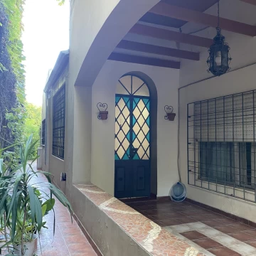 Casa en Banfield, AMPLIA, lavadero, 3 BAÑOS , 3 DORMITORIOS Y QUINCHO