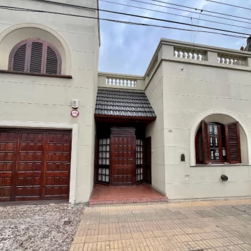 VENTA casa ubicada en Garibaldi 693