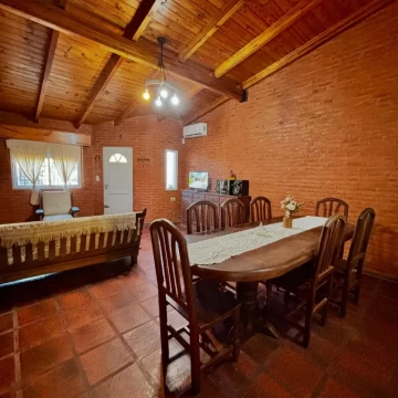 VENTA amplia propiedad ubicada en Alvear 811