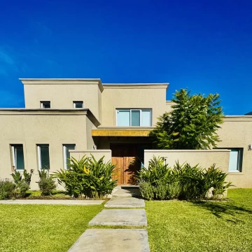 Casa en Venta en Barrio Santa Ana a la laguna 