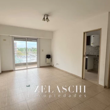 Venta: Amplio departamento mono ambiente sobre Valentin Gomez, Caseros
