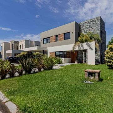Casa en venta 5 amb en Barrio Privado El Rebenque Canning