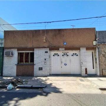 Arroyito - Casa en Venta sobre French 1500