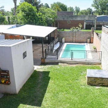 Casa en Venta de Dos Dormitorios en Alvear Arbilla 1