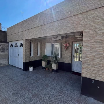 VENTA propiedad ubicada en Carlos Roth 817