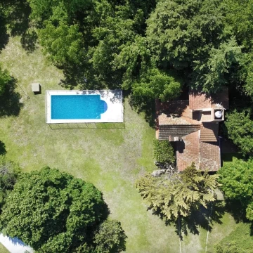 Venta de Quinta 4 ambientes, gran parque y piscina en Ezeiza
