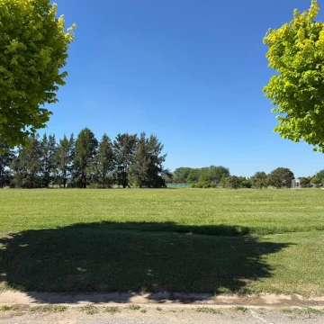 Terreno central con fondo al golf en venta en lujan barrio cerrado Everlinks golf UF 39