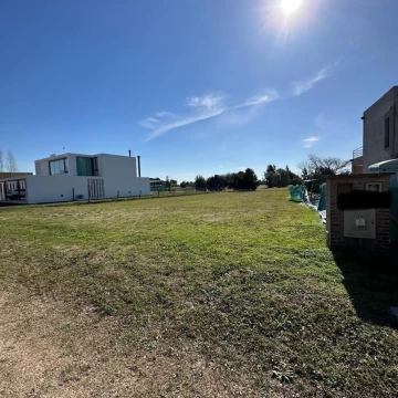 Terreno en  Medal Country Club , al golf con proyecto de construcción aprobado