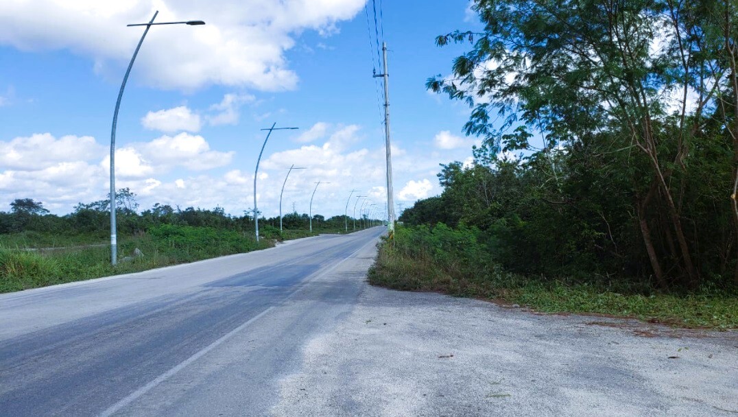 EN VENTA AV HUAYACAN LOTE COMERCIAL