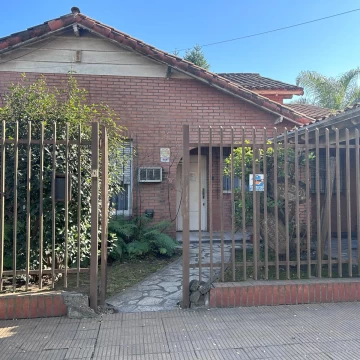 Casa en Venta a refaccionar 3 ambientes en Muñiz con Departamento 2 ambientes al fondo