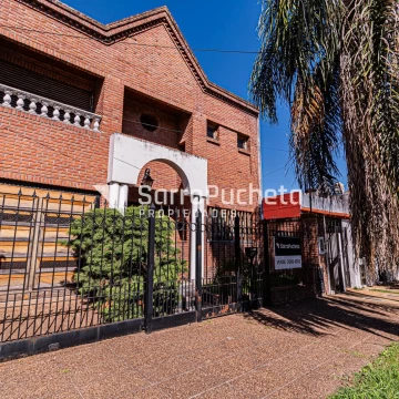 Venta casa 4 ambientes con jardin en Haedo.
