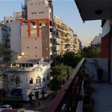 UNICO!! C/Vista a  Plaza Misericordia - 5 Amb. c/dos cocheras. Escuchamos Ofertas!!!