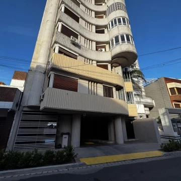 VENDE hermoso piso ubicado en Aguiar 35
