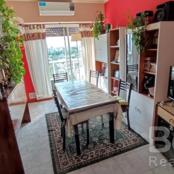 Depto de 3 amb en piso alto con 2 balcones