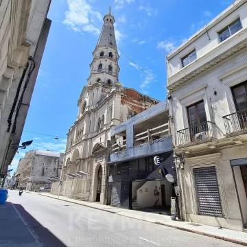 Venta de Parking con Renta actual en Ciudad Vieja