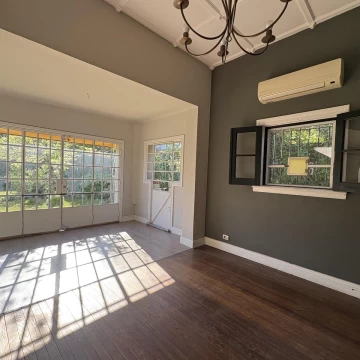 Casa en Venta de 3 dormitorios con cochera y jardín en Fisherton, Rosario