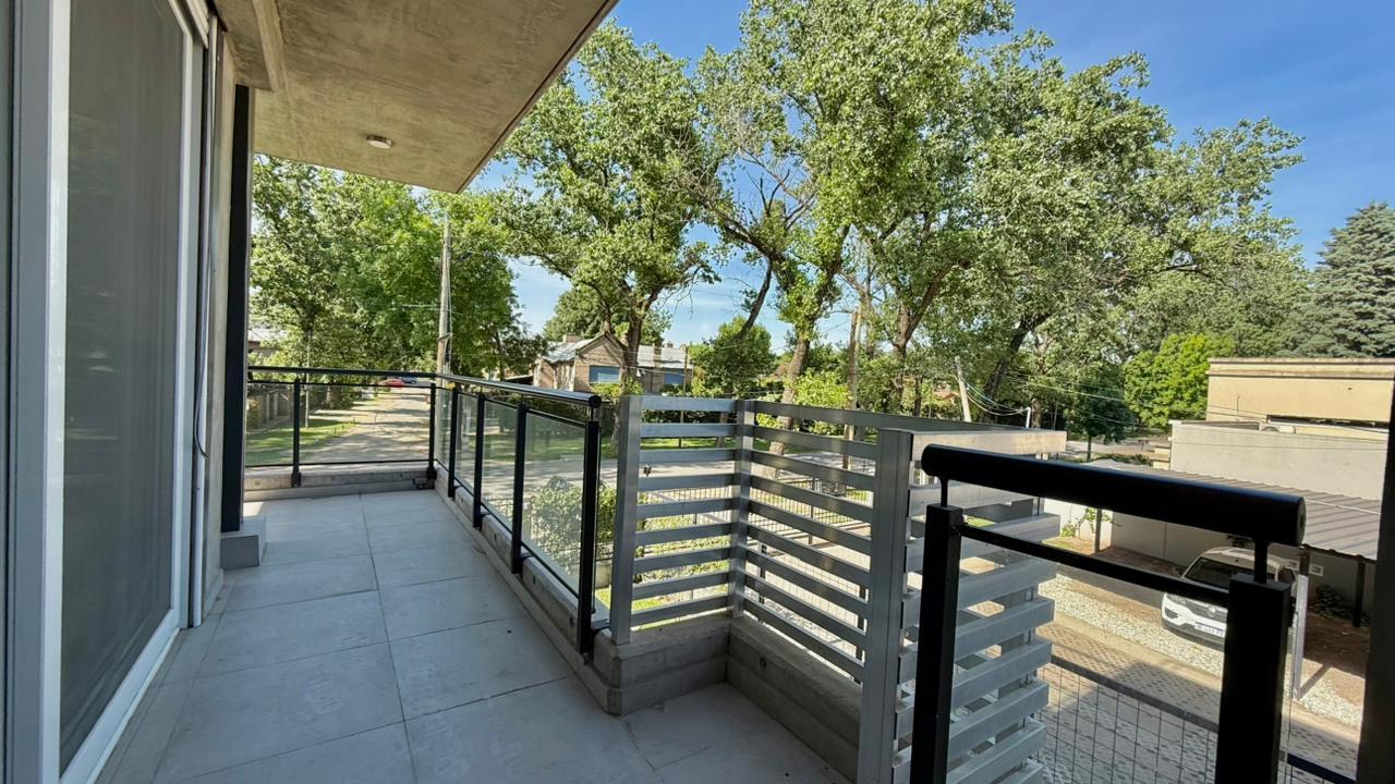 Departamento en venta de dos dormitorios con balcón Fisherton