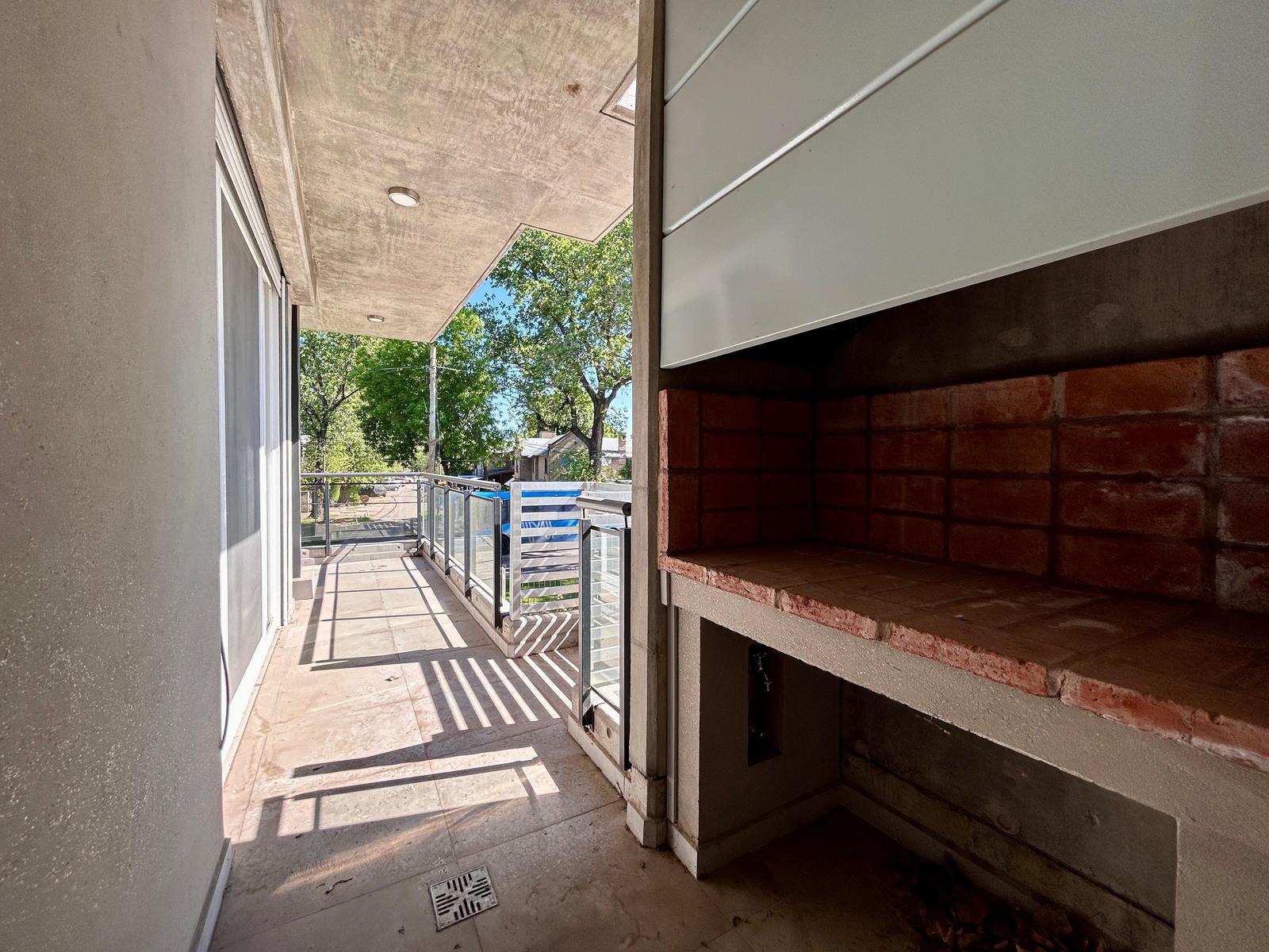 Departamento en venta de dos dormitorios   parrilla