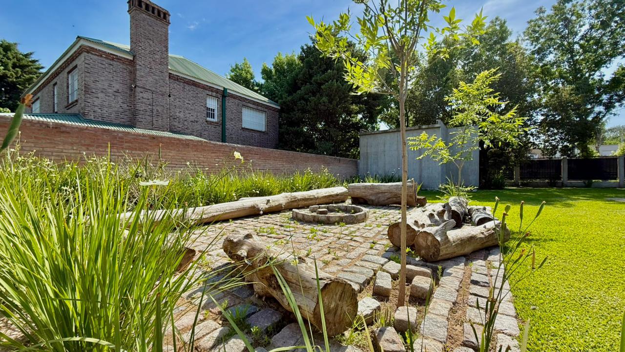 Departamento en venta de dos dormitorios con fogonero Fisherton