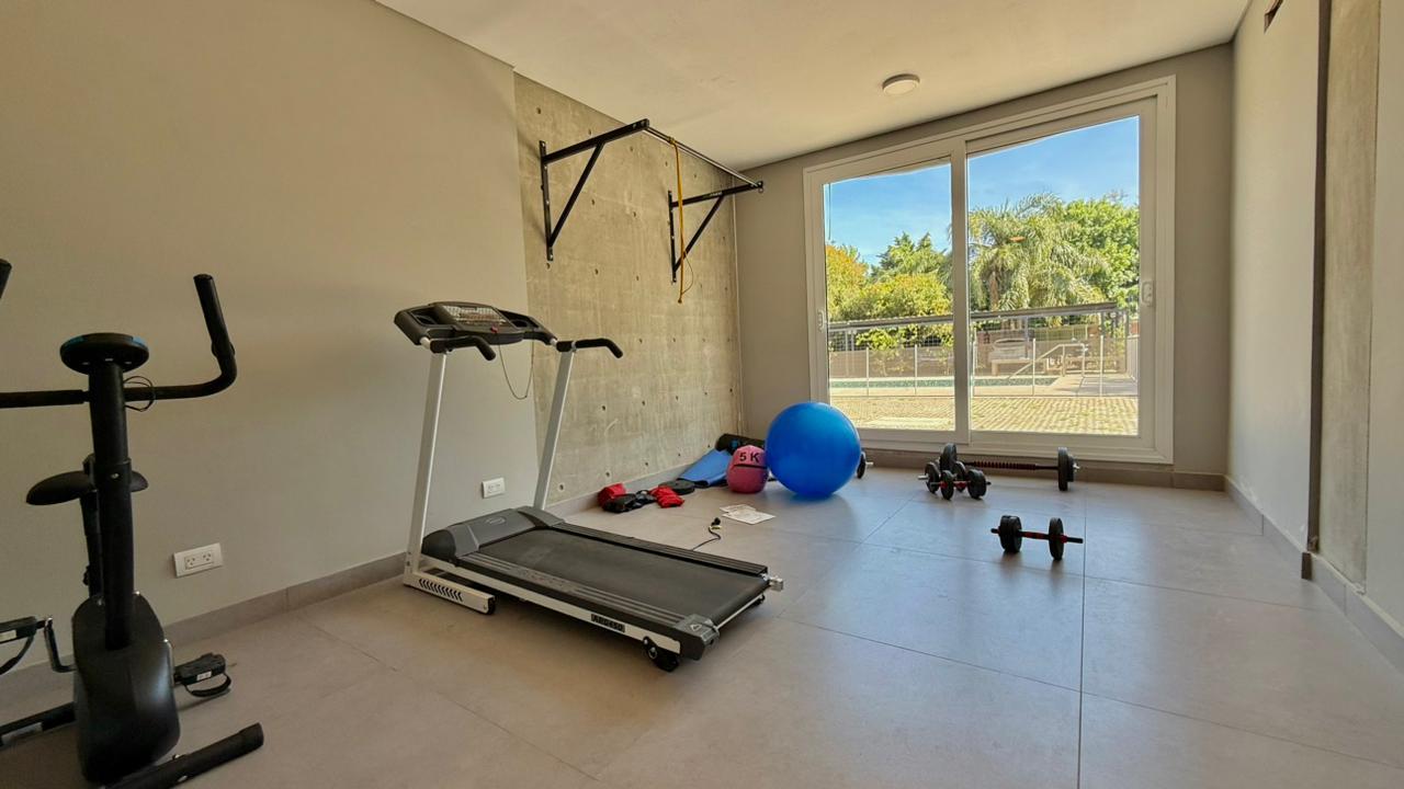 Departamento en venta de dos dormitorios con gimnasio Fisherton
