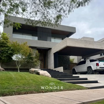 Casa Moderna de 4 Habitaciones  - Palmares Valley