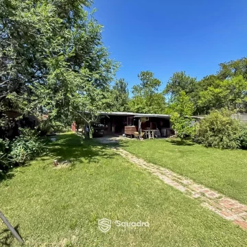 VENTA - Casa a reciclar con terreno en Funes - Funes.