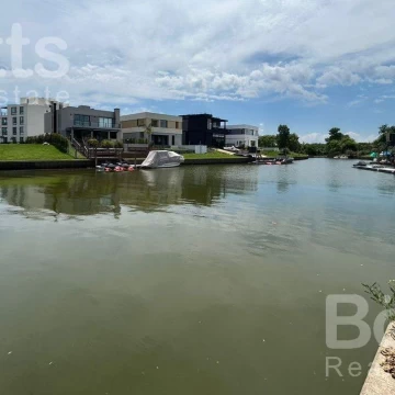  VENTA DE LOTE CON AMARRA, Canal Barrio Náutico
