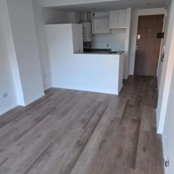 Venta - Departamento 1 dormitorios con Balcón contra frente sobre Calle 3 de Febrero Barrio Martin