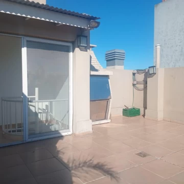 Venta Departamento 2 ambientes con terraza privada parrilla y 2 cocheras en Victoria