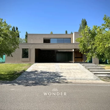 Casa 4 Habitaciones + Quincho Cubierto - Country La Vacherie Golf