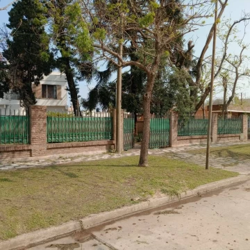 CASA DE 4 DORMITORIOS GRANADERO BAIGORRIA