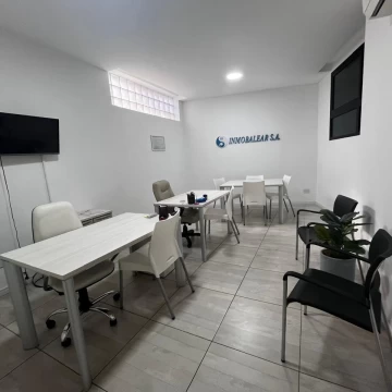 Oficina en 3 de Frebrero al 2700