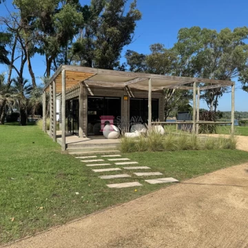 Estupendo Local en la Mejor Ubicacion de La Barra
