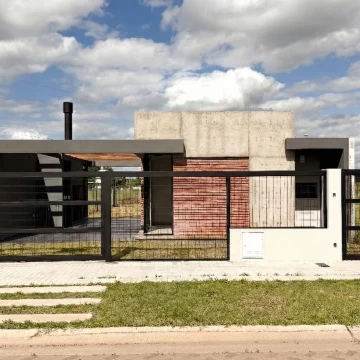Casa en VENTA - 2 DORMITORIOS A ESTRENAR - EcoTierra Pueblo Esther -