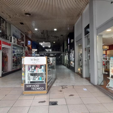Oportunidad en Flores 2 Locales en Galería Center, sobre Av.Rivadavia (PRECIO POR LOCAL)