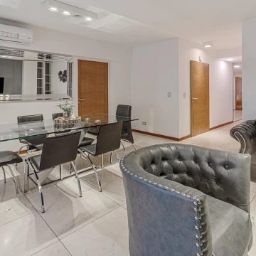 Venta Departamento 4 ambientes Belgrano con balcón aterrazado con parrilla. Cochera.  Patio propio