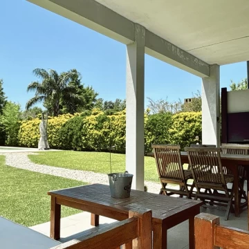 ALQUILER ANUAL Casa 3 dorm lote interno San Isidro Labrador