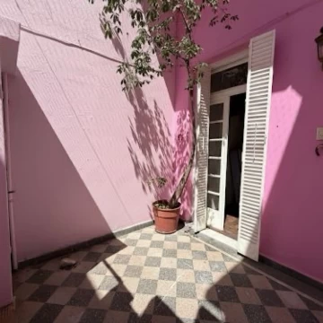 Departamento pasillo1 dormitorio y habitacion auxiliar  2 baños
