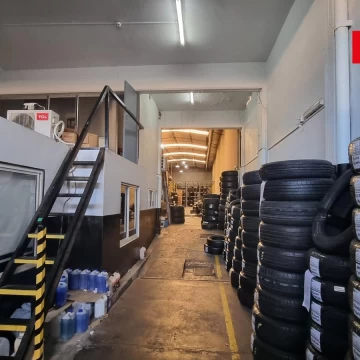 Alquiler  de excelente deposito en Florida Oeste