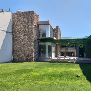 Venta casa Rosario Nueva Excelente calidad constructiva  Permutamos