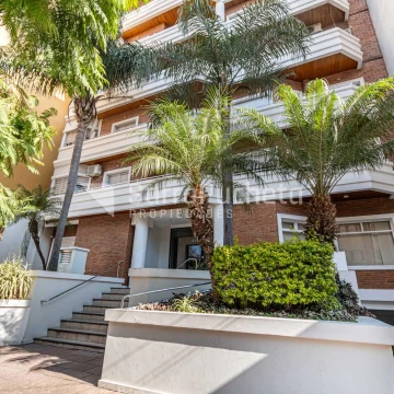 Venta departamento 4 ambientes con balcón y cochera en Ramos Mejía.