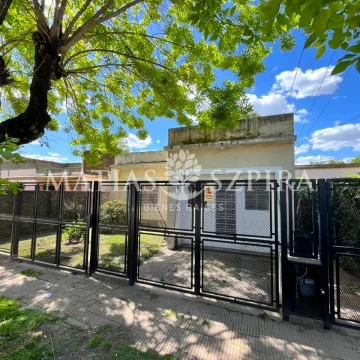 Venta de Casa 5 AMBIENTES en Merlo