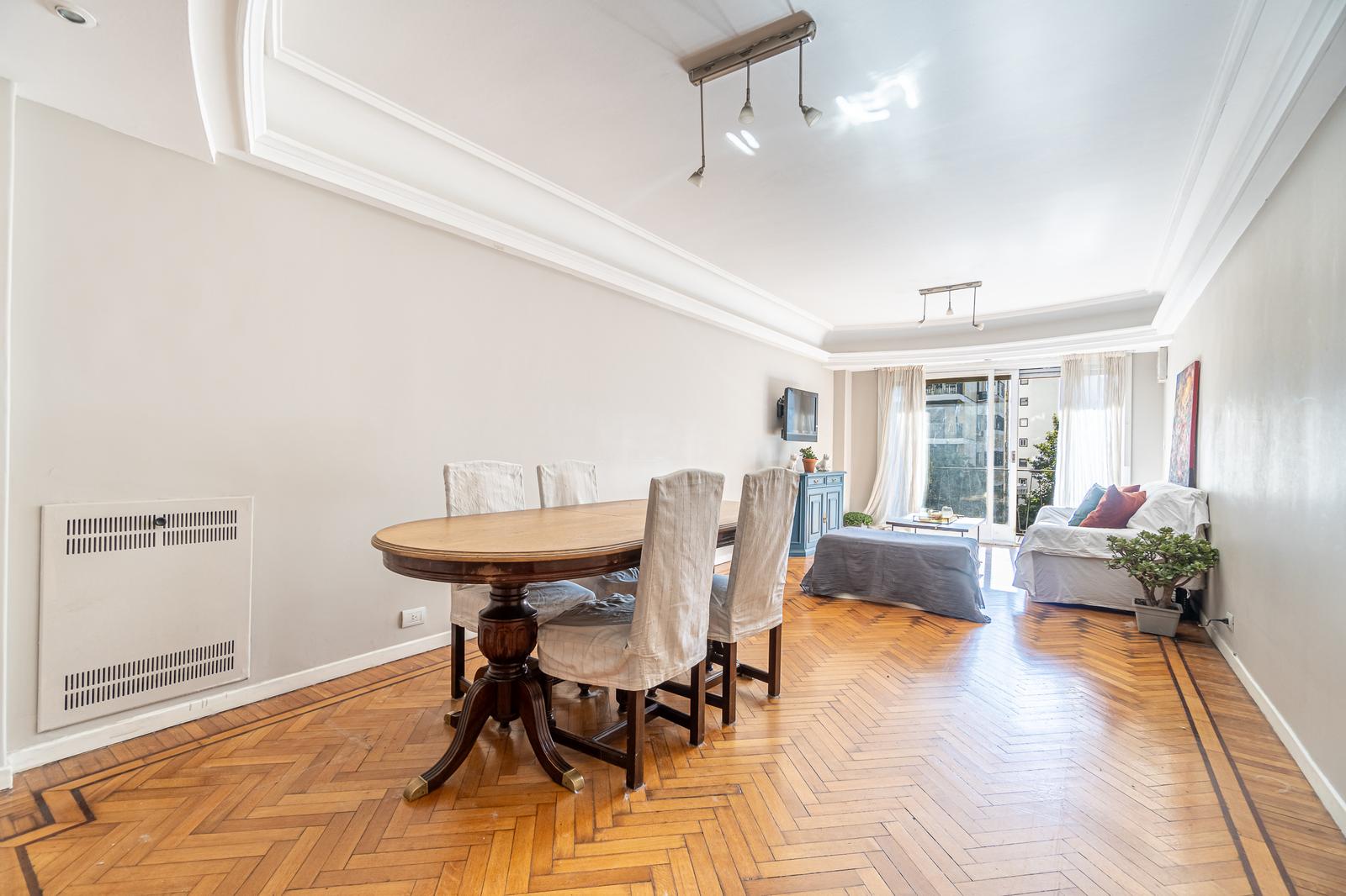 Vista de comedor y living
