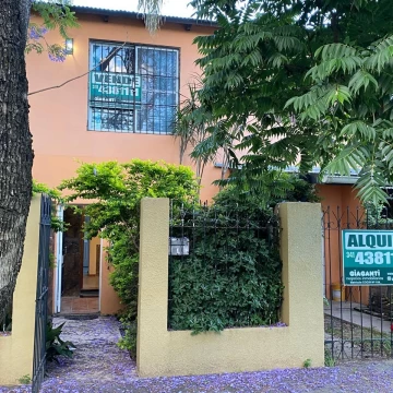 Casa de cuatro dormitorios en Granadero Baigorria Chile al 600 Alquiler