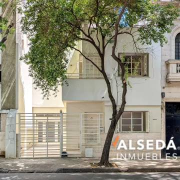 Casa de 3 / 4 dormitorios en centro Rosario a pasos de Bv. Oroño  - Excepcional estado