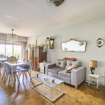 Venta Departamento 4 ambientes c/balcón al frente c/dependencia - Piso alto - Floresta