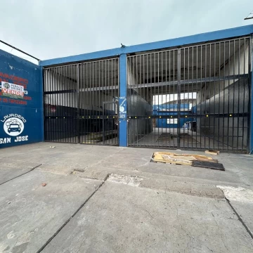 VENDE lavadero con departamento ubicado en San Jose y Av. Savio