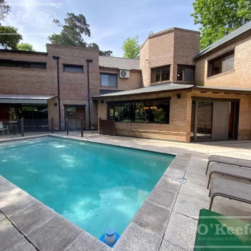 Casa en venta en Abril Country Club Hudson Berazategui de 6 ambientes