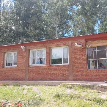 CASA EN BALSA LAS PERLAS, EL CUY RIO NEGRO.