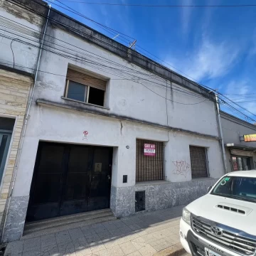 CASA EN VENTA LUJAN PLENO CENTRO